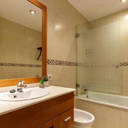 Living4malaga Ollerias Centre Apartment *